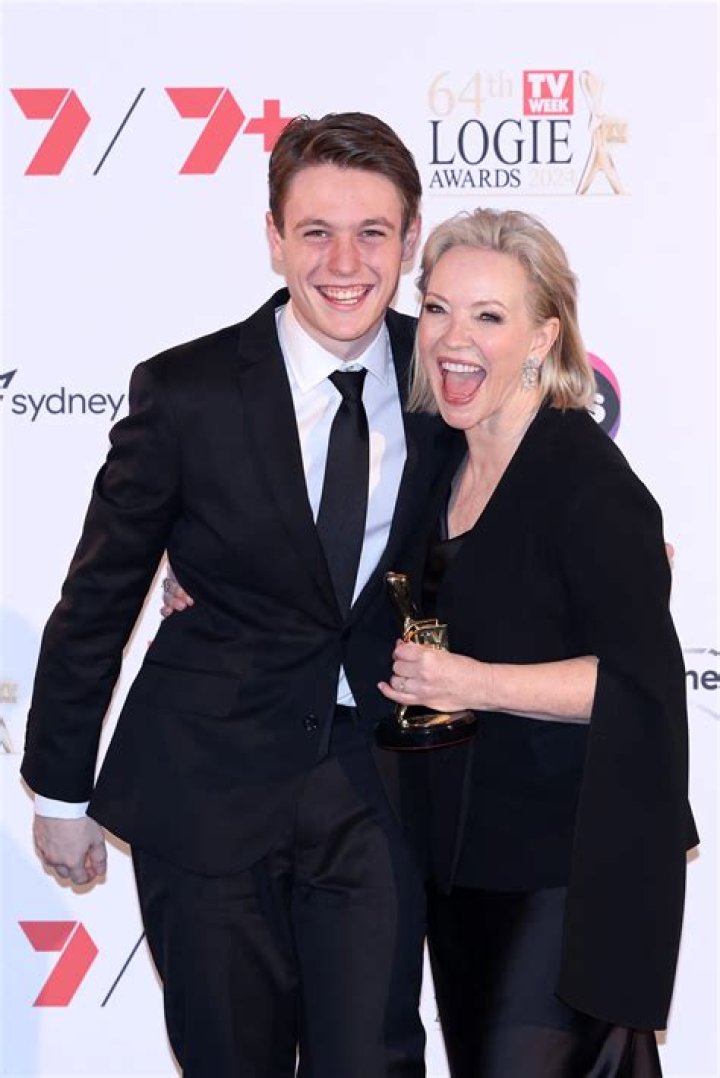 Rebecca Gibney’s Husband: Who is Rebecca Gibney Dating?